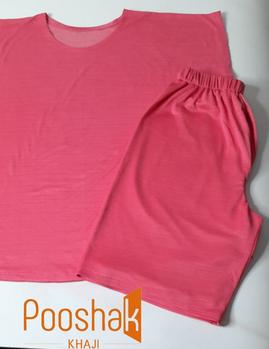 ست تی شرت استین سرخود با شلوارک صورتی پلی استر دورو تهیه شده و انتخابی عالی برای خانمهایی است که به دنبال راحتی و زیبایی در منزل هستند.